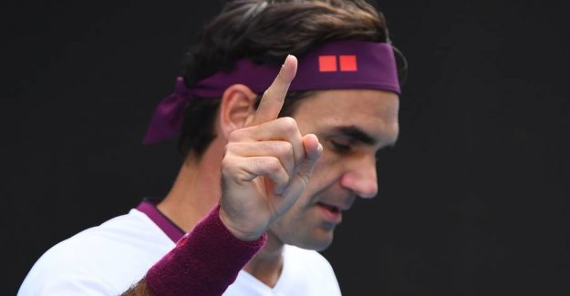 Crazy scenes: Federer fends off seven matchbolde