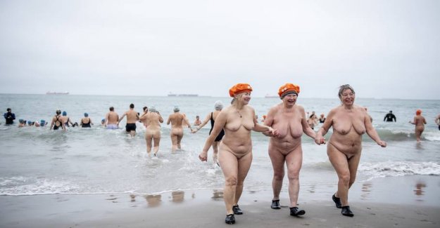 Hundreds of naked people takes cold dip in Skagen