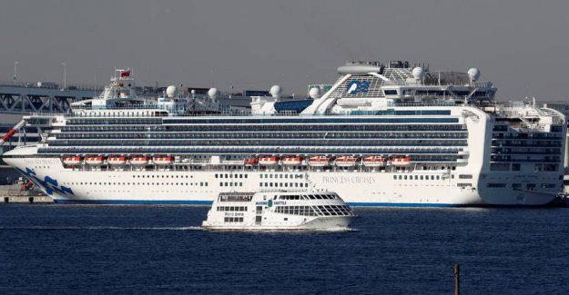 Passengers trapped on cruise while more become infected