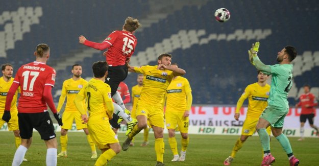 Hannover 96 1:0 against VfL Osnabrück. Timo huebers save the Derby Test