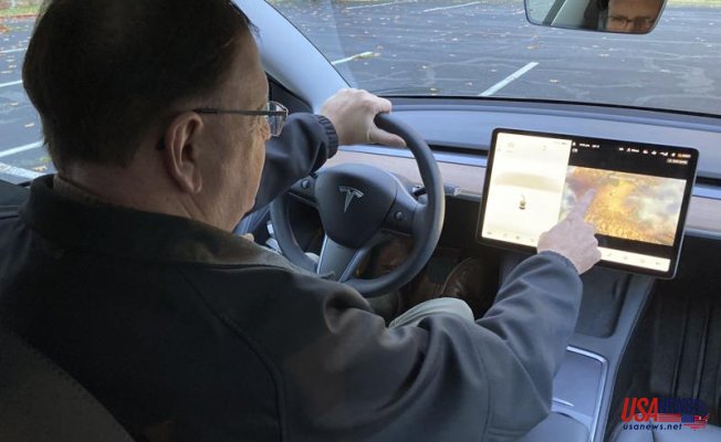 Are drivers playing video games? The US is investigating the Tesla case