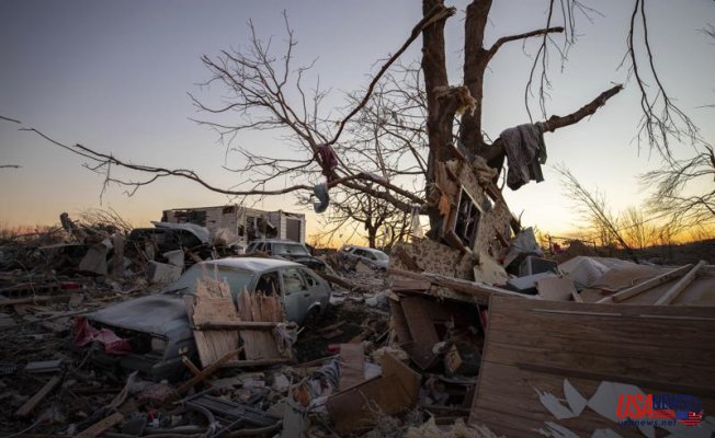 Many die without heat or water from tornadoes