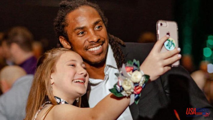 An 11-year old girl was taken by an NFL player to the father-daughter dancing: "Just a magical moment"
