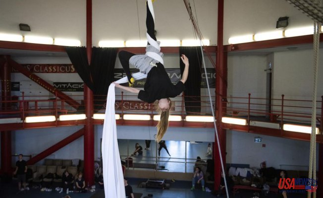 Circus solidarity: Ukrainian performers find home in Hungary
