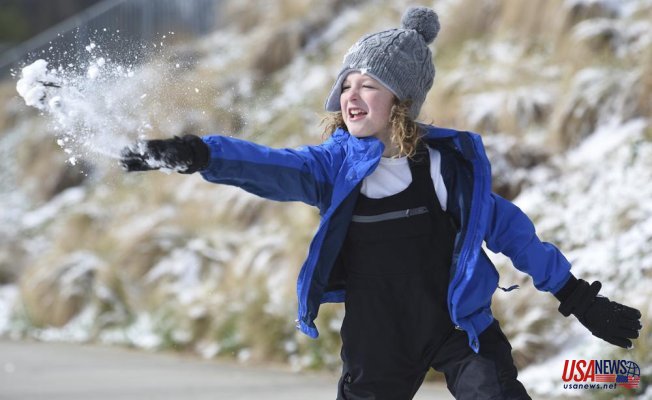 Late winter storm blows South, Northeast with snow & wind