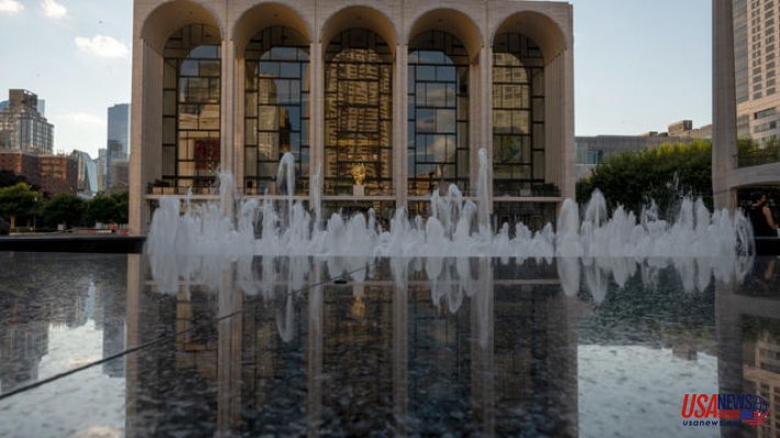 Metropolitan Opera will stop working with artists with ties to Putin