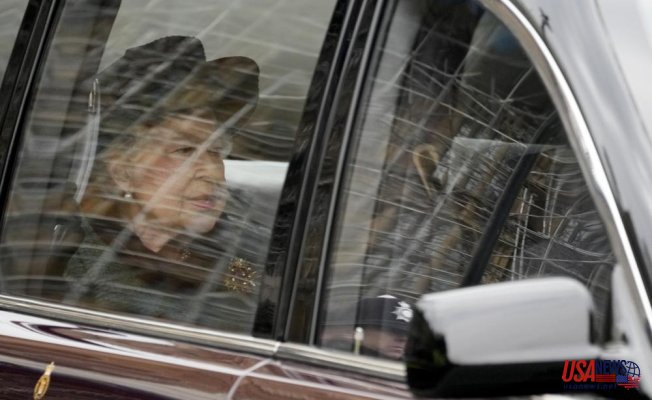 The Queen of the UK shrugs off health concerns and attends Philip service