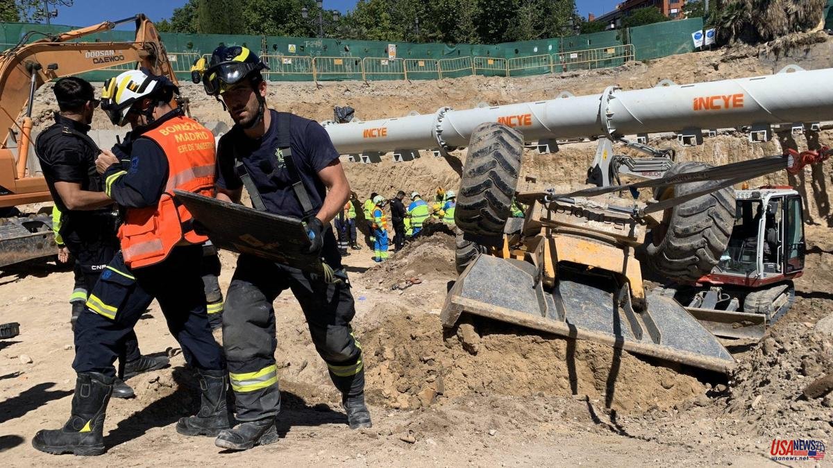 A 23-year-old man dies in a work accident in Madrid after the dumper he was driving overturned