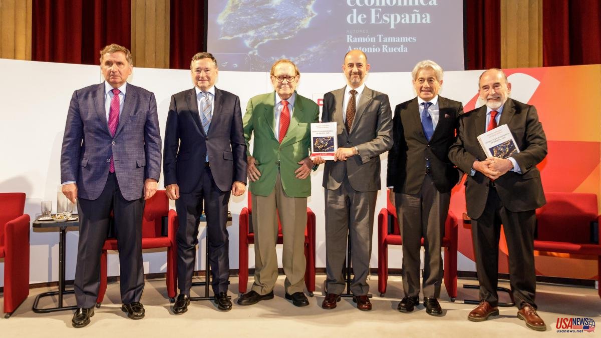 The authors Tamames and Rueda are committed to a public-private model for progress in Spain