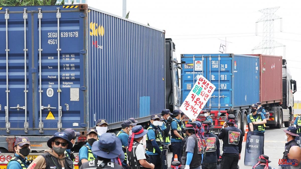South Korean carriers' strike causes production and logistics problems