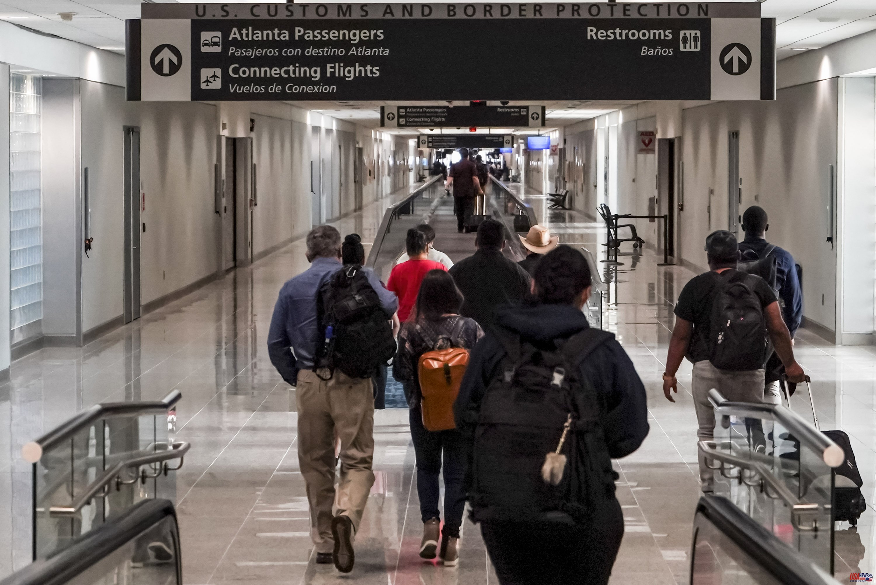 Official says Atlanta passenger cleared security with bag that could have contained a gun.
