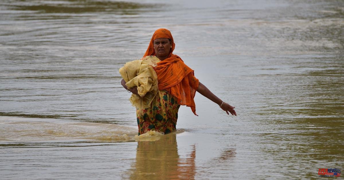 India was hit by deadly flooding and heat waves simultaneously
