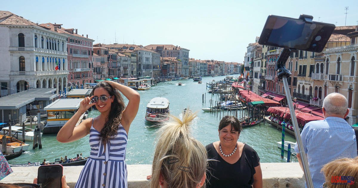 Venice will impose a fee on day-trippers in order to preserve its historic city