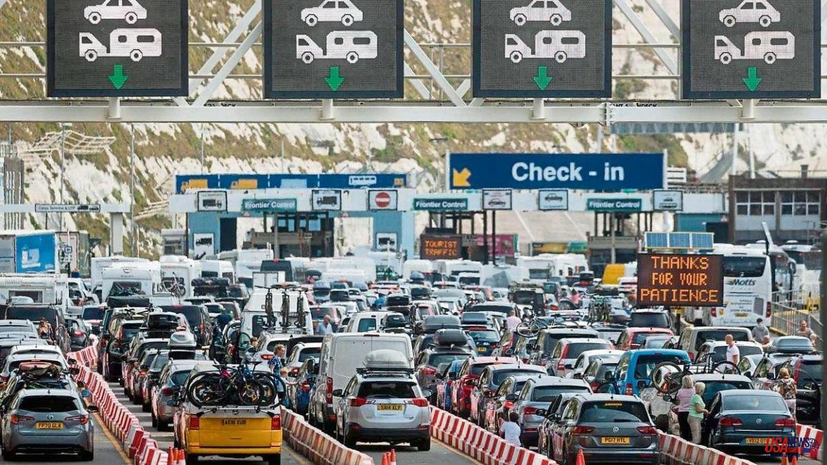 Queues of up to ten hours to cross the channel open another Anglo-French crisis