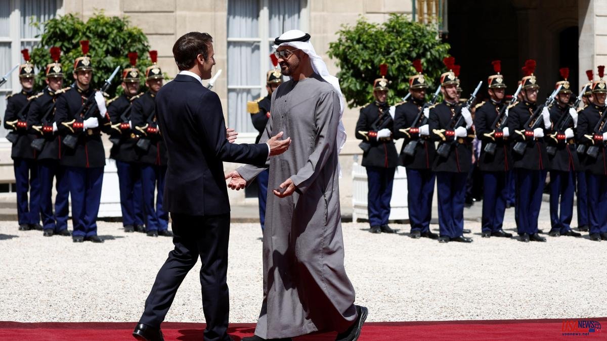 Macron honors the president of the United Arab Emirates