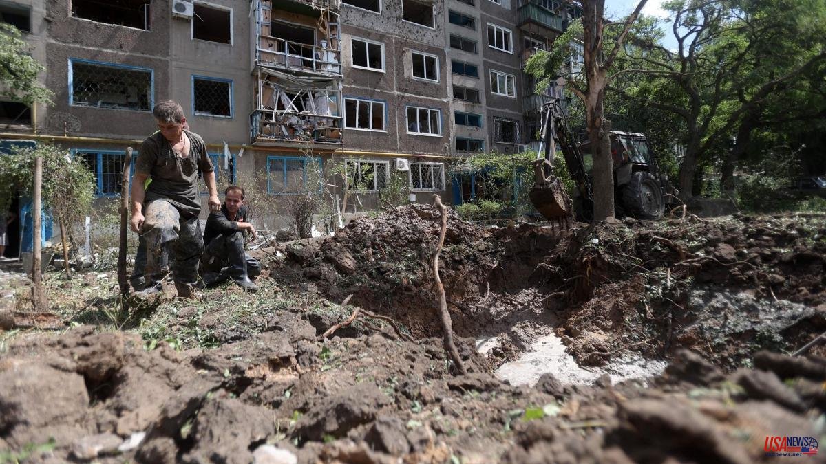 New missile attacks and bombings leave at least 16 civilians dead in Ukraine