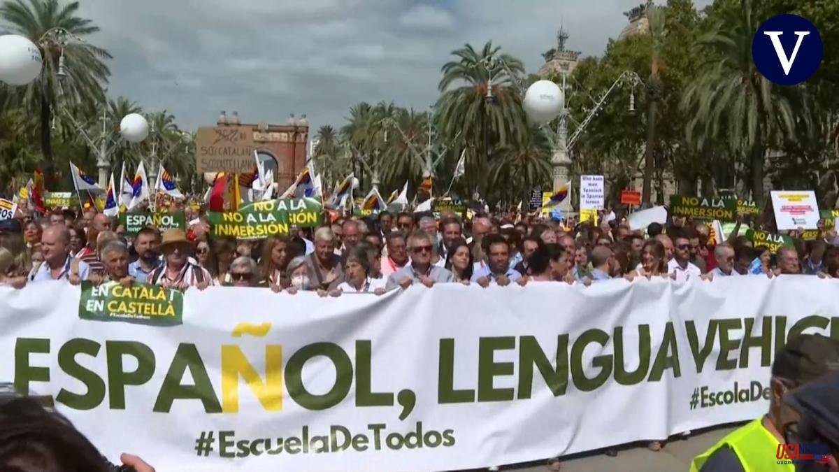 Thousands of people demonstrate in Barcelona against linguistic immersion in Catalonia