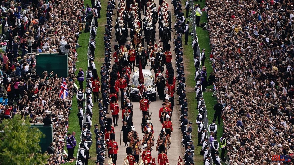Funeral of Queen Elizabeth II | The coffin is already in the chapel of St. George, last minute
