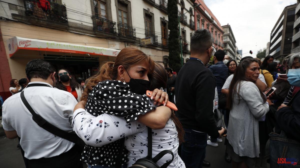 A 7.5-magnitude earthquake shakes southwestern Mexico