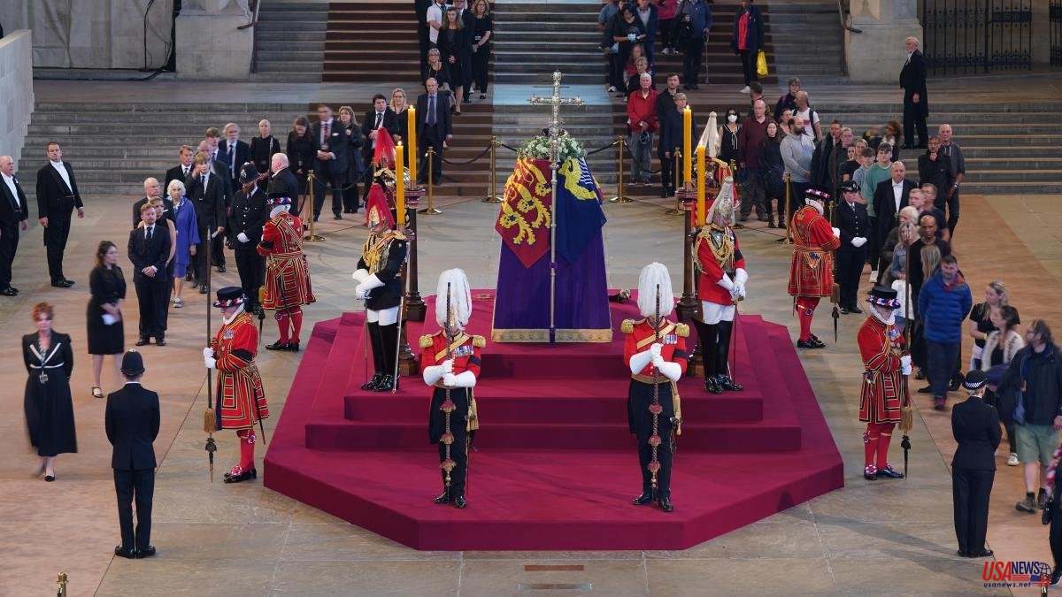 Thousands of people say goodbye to Queen Elizabeth II in Westminster