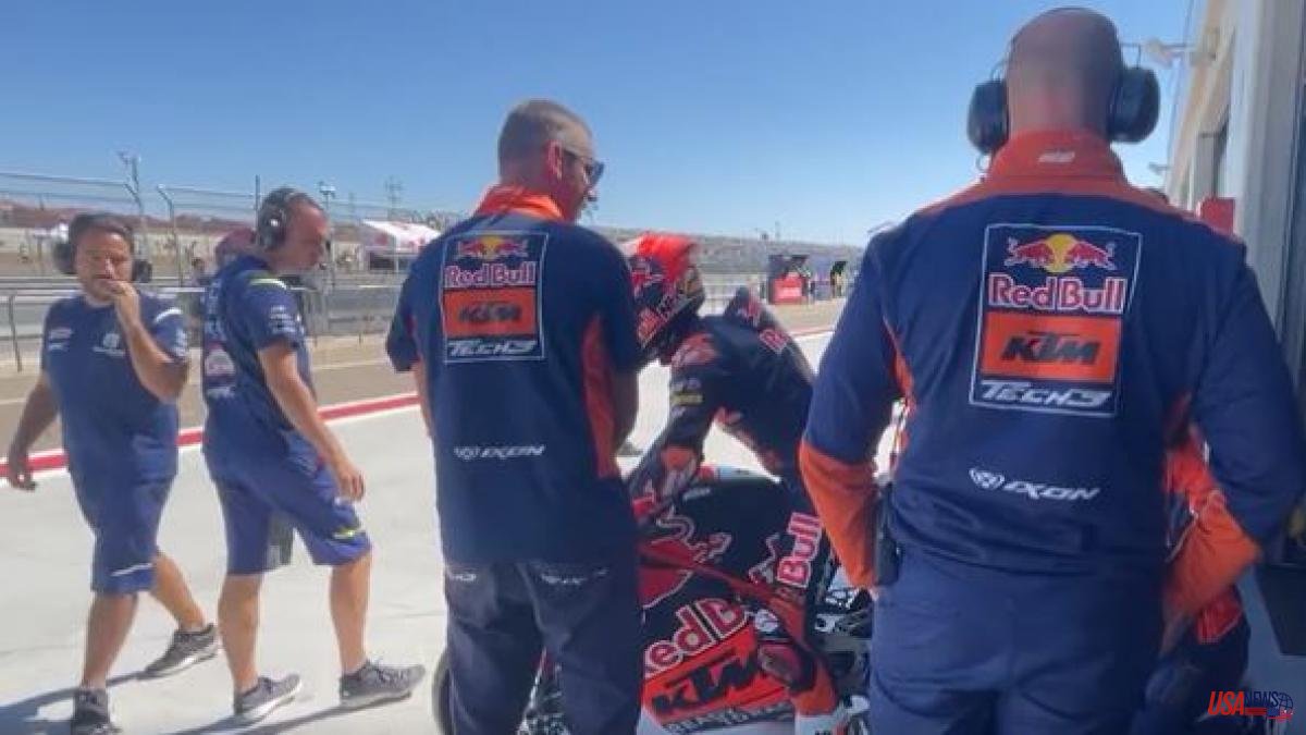 The never seen in MotoGP: two mechanics stop a rival rider