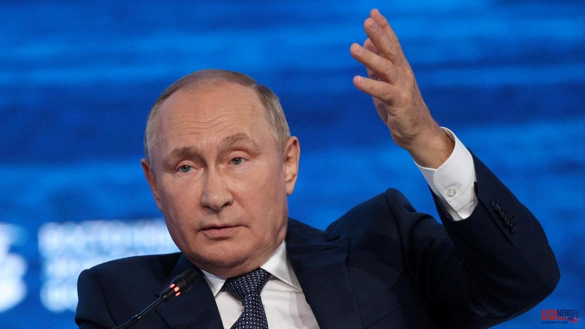 Russian councilors call for Putin's ouster for 'treason'