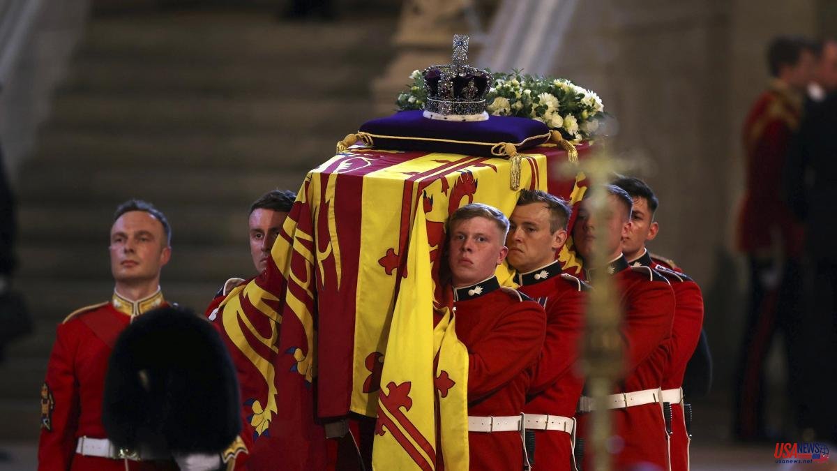 The coffin of Elizabeth II arrives at the Palace of Westminster, in pictures