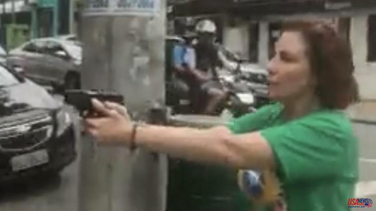 A far-right deputy threatens a black journalist at gunpoint in Sao Paulo
