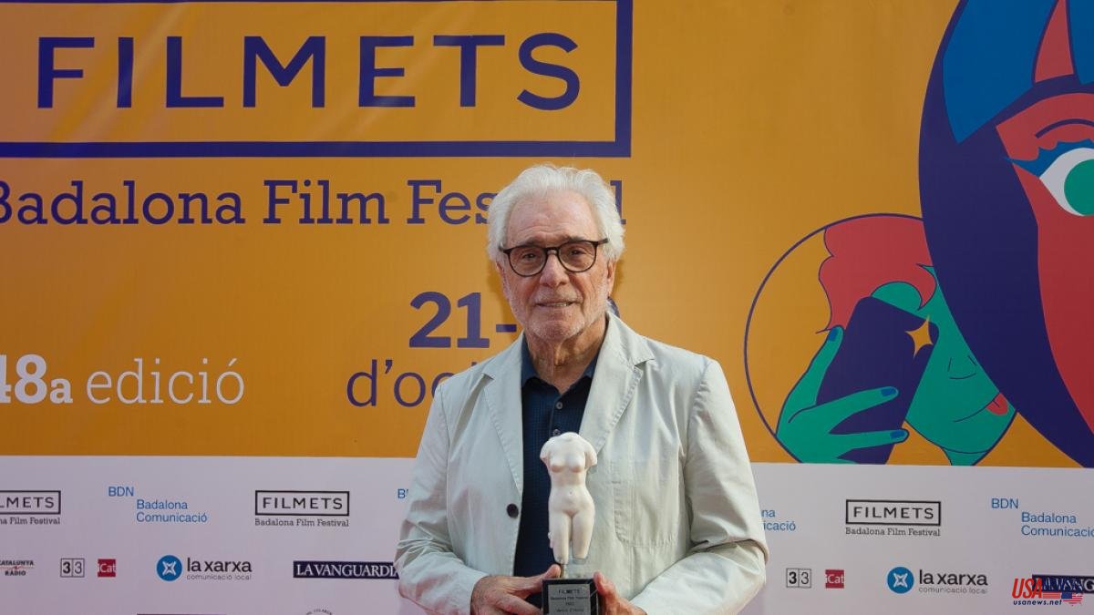 Lluís Marco receives the Venus of Honor from FILMETS