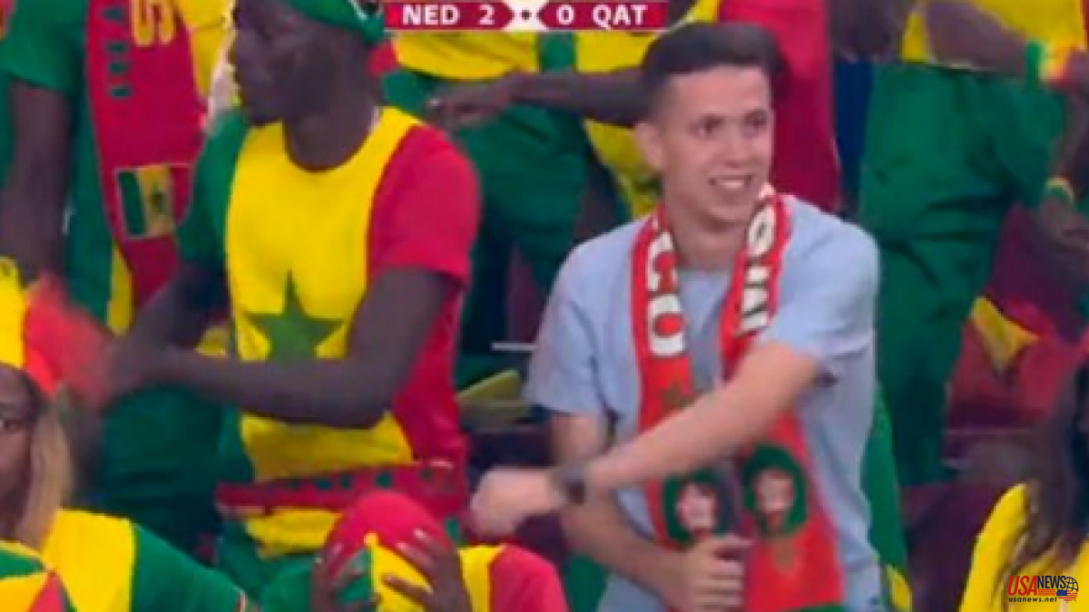 The Moroccan fan turned into a meme for his dance with the Senegalese: "When you get lost at a party"