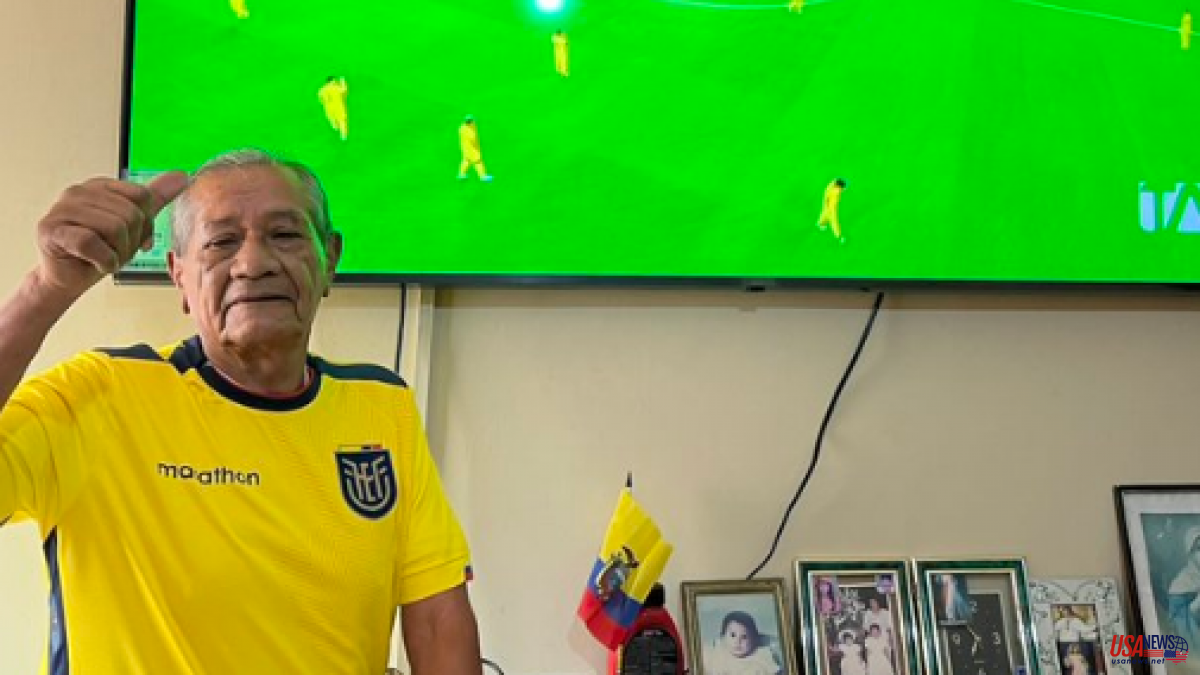 An old man touches the networks after buying a huge television to watch the World Cup: "It will be the last"