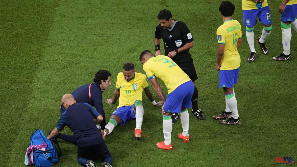 Brazil pending Neymar: "He has a sprain and we must wait at least 24 hours"