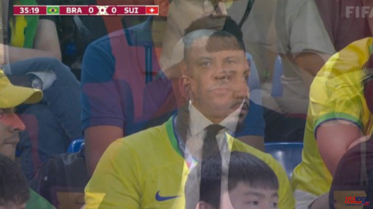 The realization of the match in Brazil is crowned by showing Ronaldo and his 'me' from the past: "Wonderful"