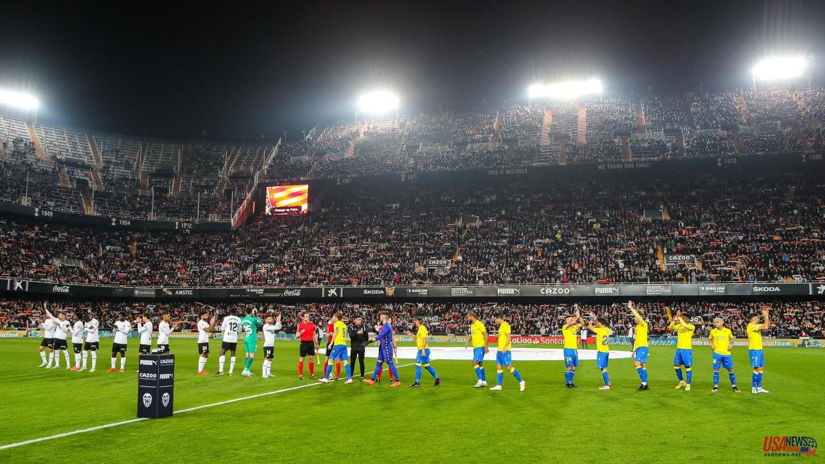 A fan who suffered a cardiac arrest in Mestalla dies