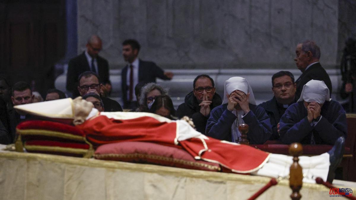 Benedict XVI will be buried in three coffins and with a rite similar to that of a reigning pope