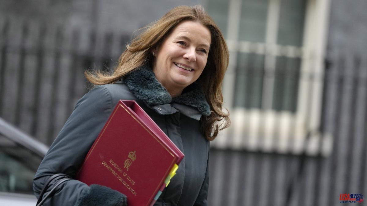 UK Education Minister calls for wage restraint while wearing a Rolex on her wrist