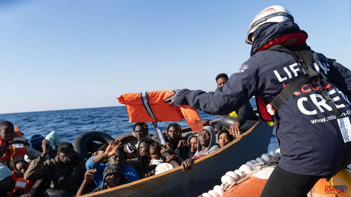 A boat rescued off the coast of Lampedusa with eight dead migrants