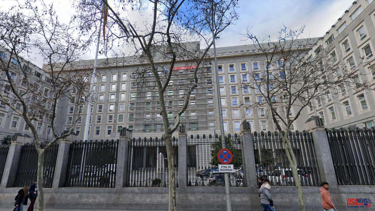 Two suspicious packages force the eviction of part of the Ministry of Defense