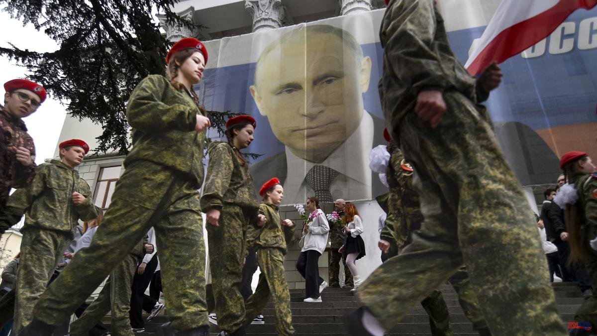 Putin visits Crimea on the ninth anniversary of its annexation of Ukraine