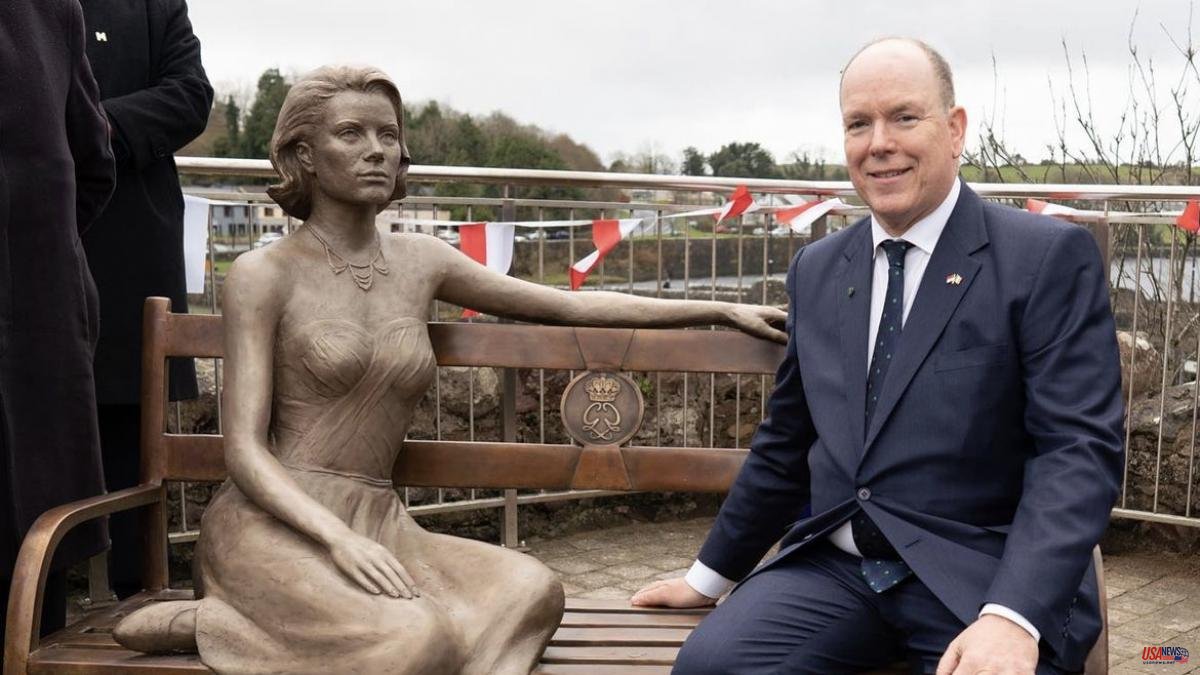 Albert of Monaco inaugurates a statue in honor of his mother, Grace Kelly, in Ireland
