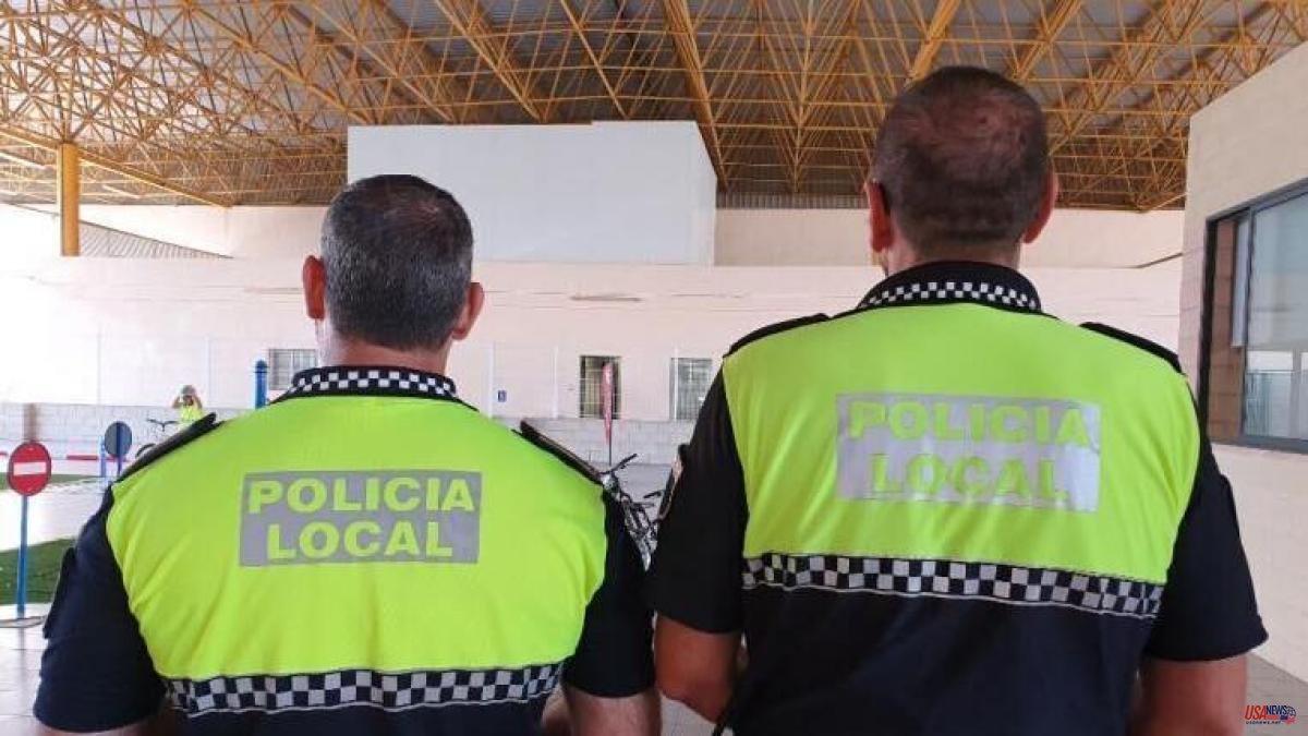 They save a dog from the alleged mistreatment to which its owner was subjecting it in Sueca