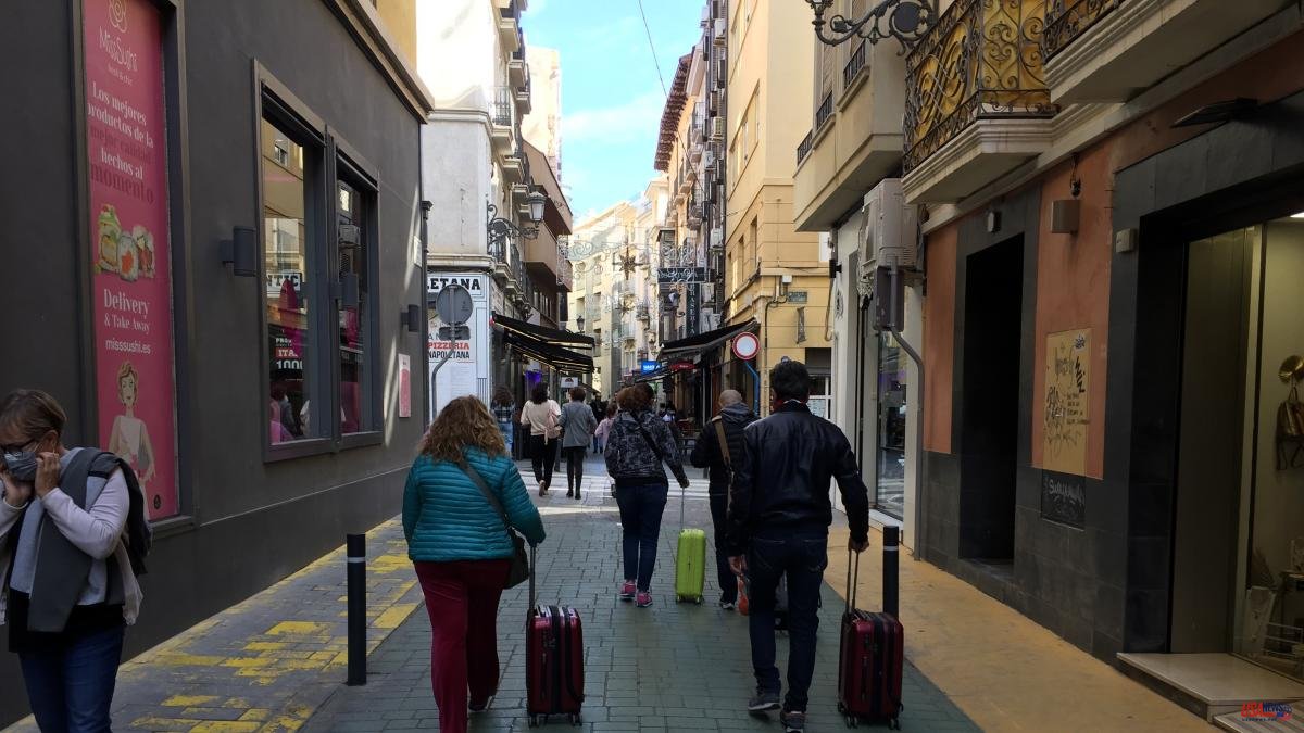 Alicante and Malaga offer double the number of tourist beds in homes than in hotels