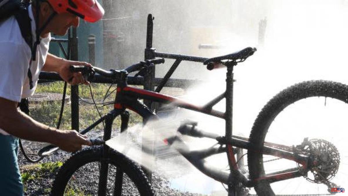 How to clean your bike with water?