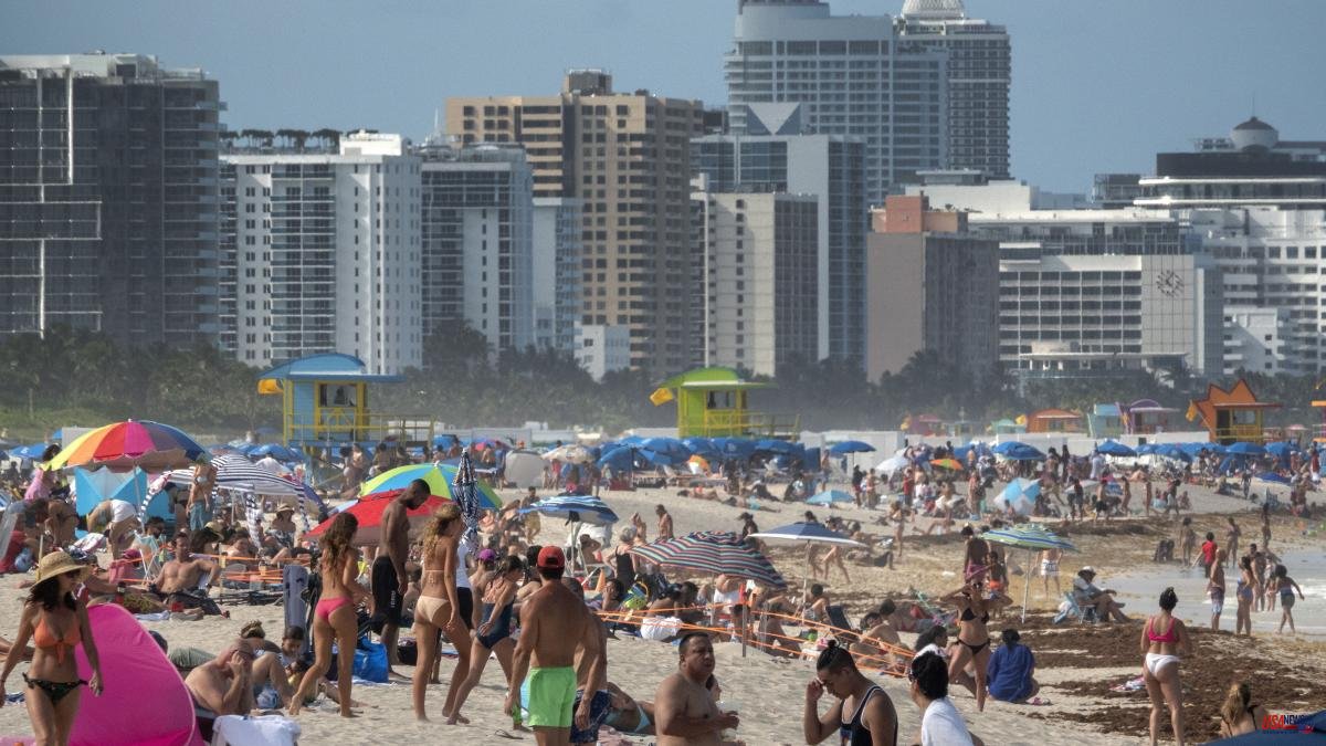 Miami Beach imposes curfew after another death in the tourist area