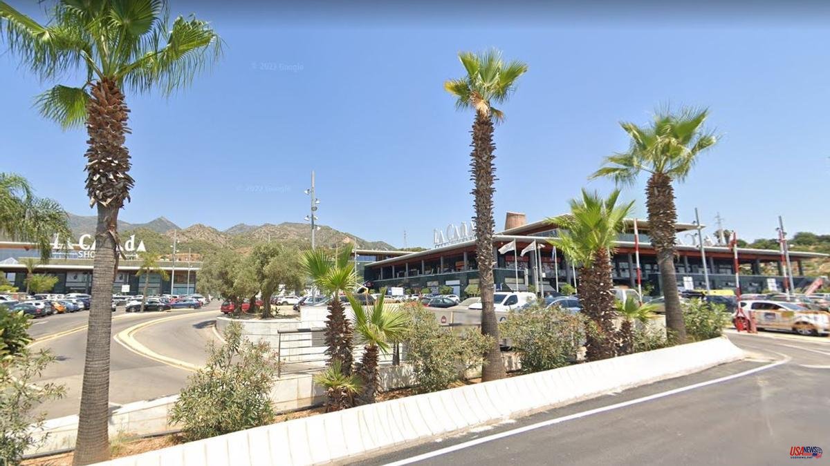 A 25-year-old girl who was riding a scooter dies after being run over in a tunnel in Marbella