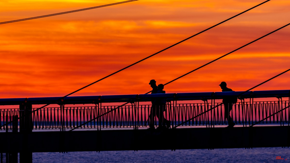 Dawn of fire on the Armada Bridge