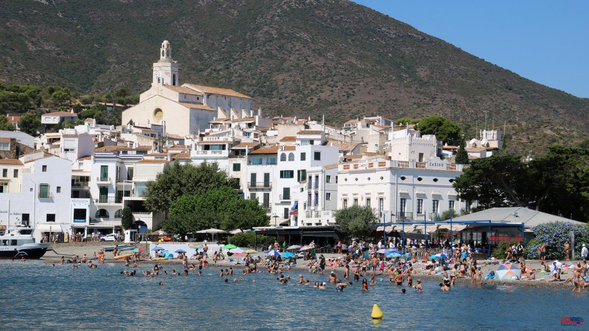 Outrage in Cadaqués for the concession of beach bars for this summer