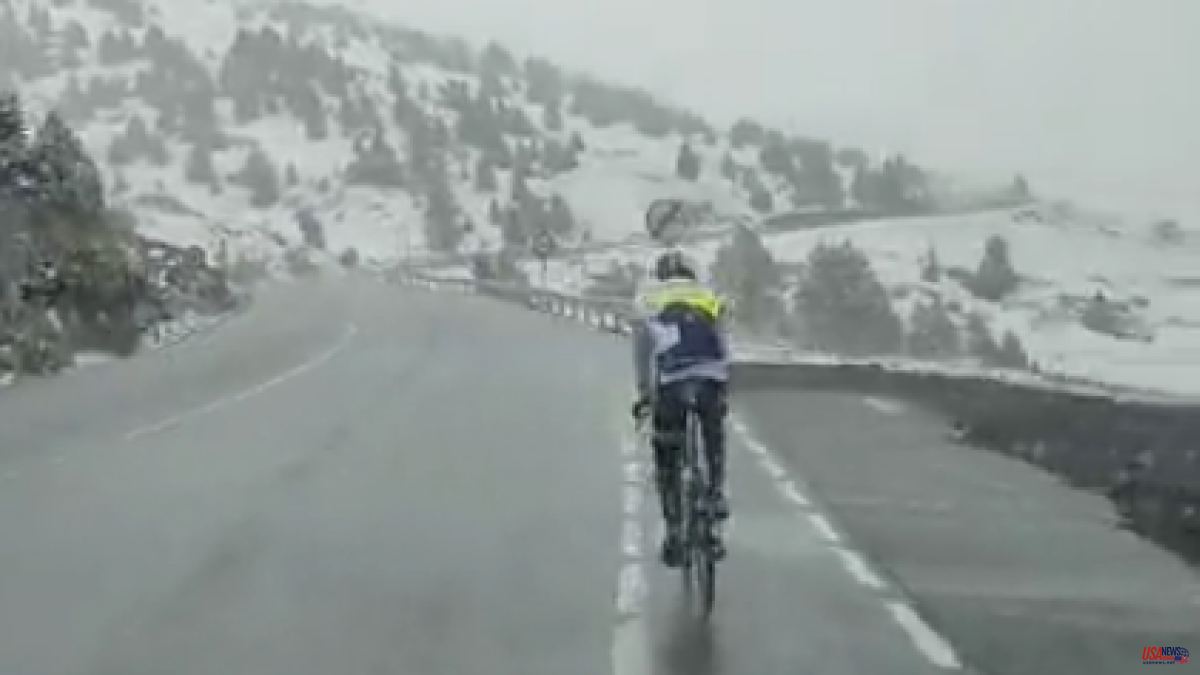 Even when it's snowing, professional cyclists train in Andorra
