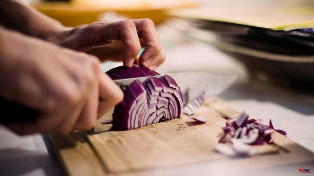 The easiest trick to cut the onion without crying or wearing swimming goggles