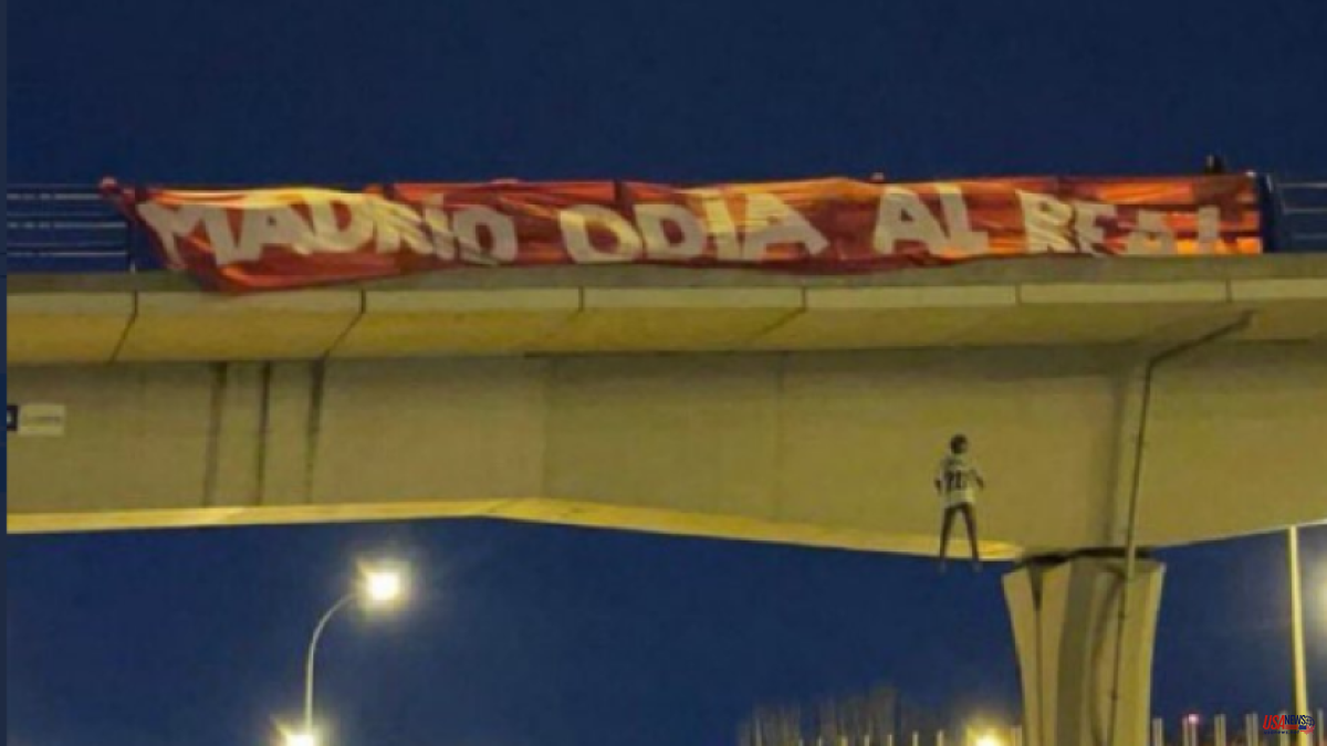 Four people arrested for hanging a doll with Vinícius' shirt on a bridge